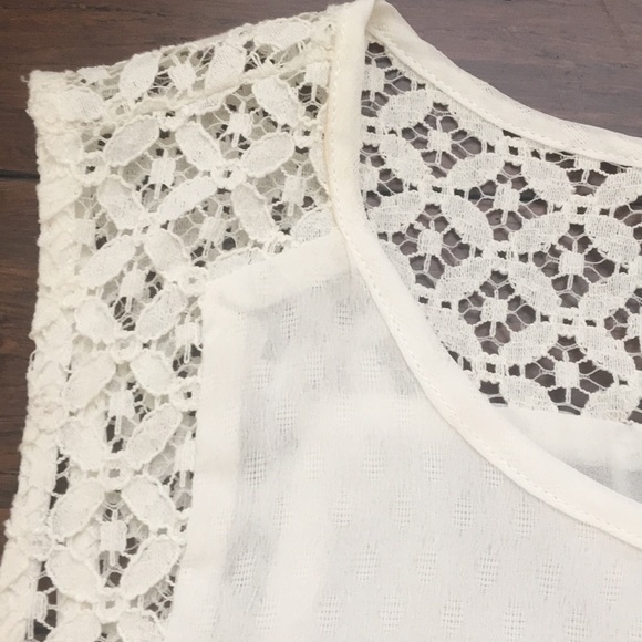 Sleeveless White Blouse - Picture 3 of 5
